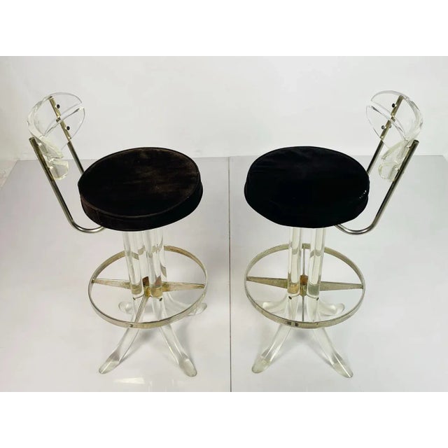 1970s Pair of Hill Manufacturing Co. Lucite & Chrome Barstools After Charles Hollis Jones, Usa 1970's For Sale - Image 5 of 13