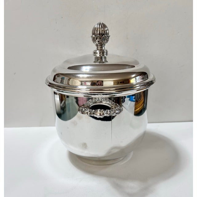 English Vintage Silverplate Ice Bucket With Glass Liner – English Silver Mfg. Corp. For Sale - Image 3 of 12