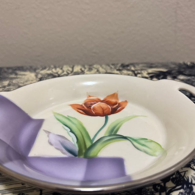 This beautiful hand-painted trinket dish by Noritake features an elegant Art Deco floral tulip design that brings timeless...