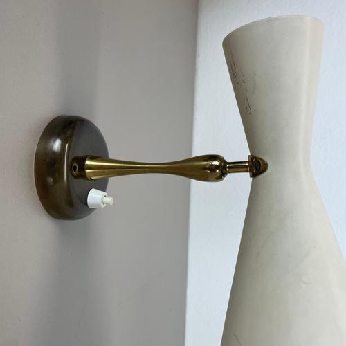 Beige Brass and Metal Diabolo Theatre Wall Light in the style of Gio Ponti and Stilnovo, Italy, 1950s For Sale - Image 8 of 18