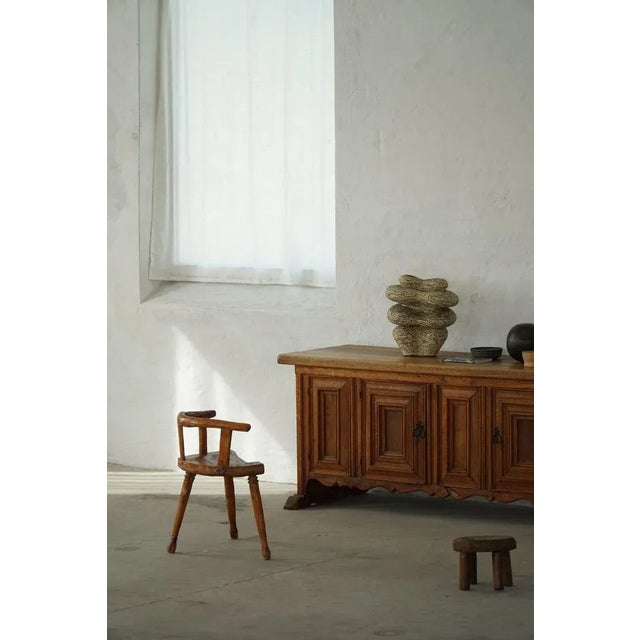 Scandinavian Folk Art 3-Legged Chair in Pine, 1920s For Sale - Image 11 of 13