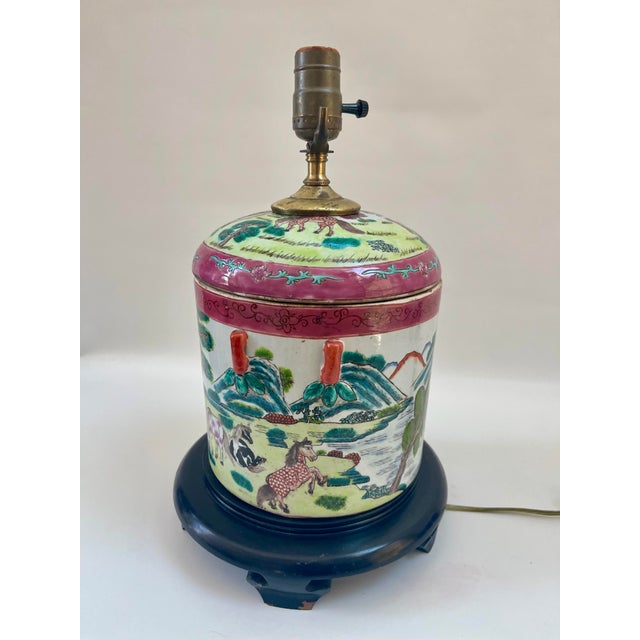 Asian Style Chinese Porcelain Ginger Jar Rose Medallion Style Horses Table Lamp For Sale - Image 4 of 7