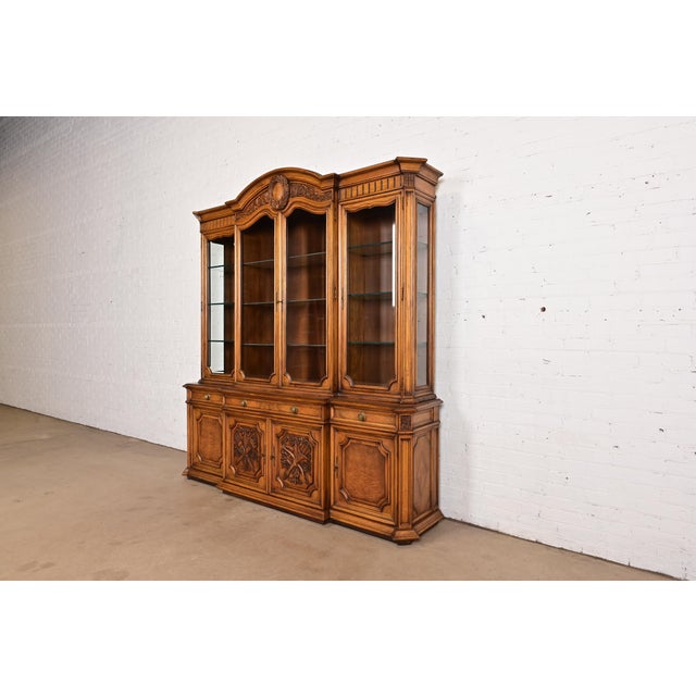 French Karges French Regency Louis XVI Burled Walnut Lighted Breakfront Bookcase Cabinet, Newly Refinished For Sale - Image 3 of 12