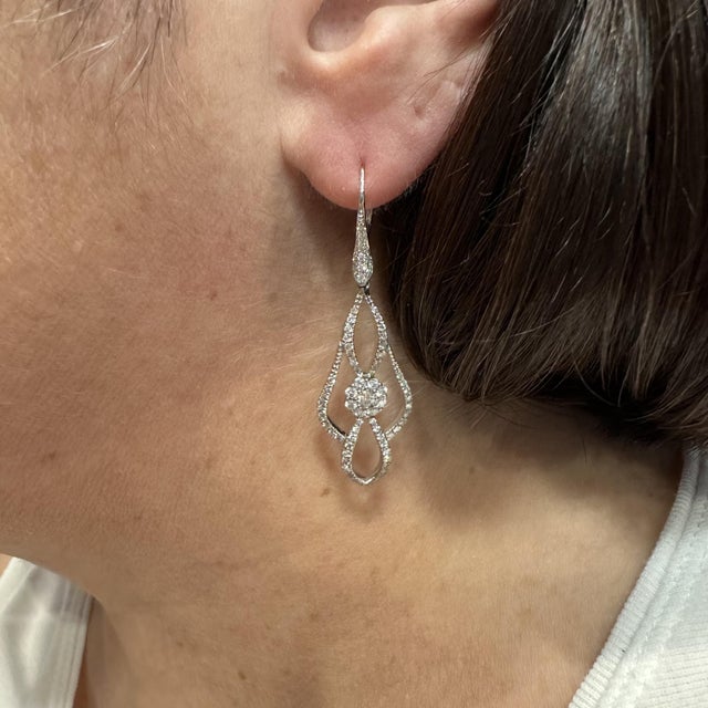 Early 21st Century Diamond Drop Earrings in 18kt White Gold - 1.2ctw Gh vs/Si Diamonds, Lever Backs, A Pair For Sale - Image 5 of 6