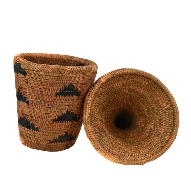African Early 20th Century Tutsi Basket with Lid Rwanda For Sale - Image 3 of 4