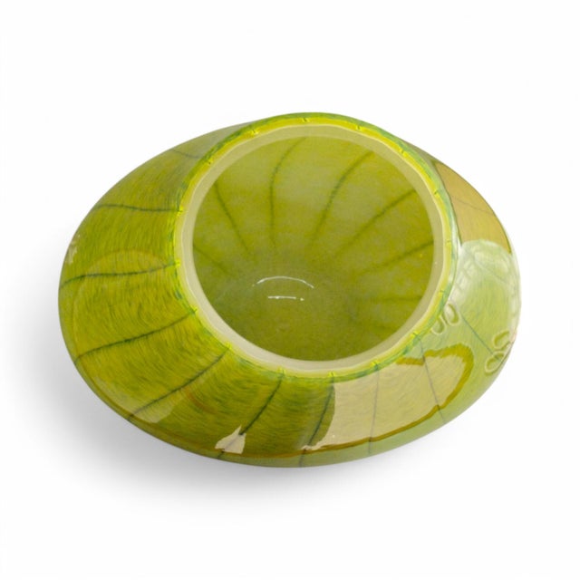 This elegant Murano glass lamp, shaped like an urn, stands out for its fluid and refined design. Its combination of subtle...