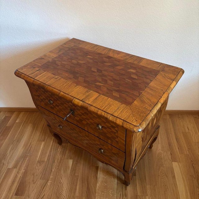 Antique Louis XVI Style Chest of Drawers in Walnut Marquetry, 1780s For Sale - Image 5 of 18