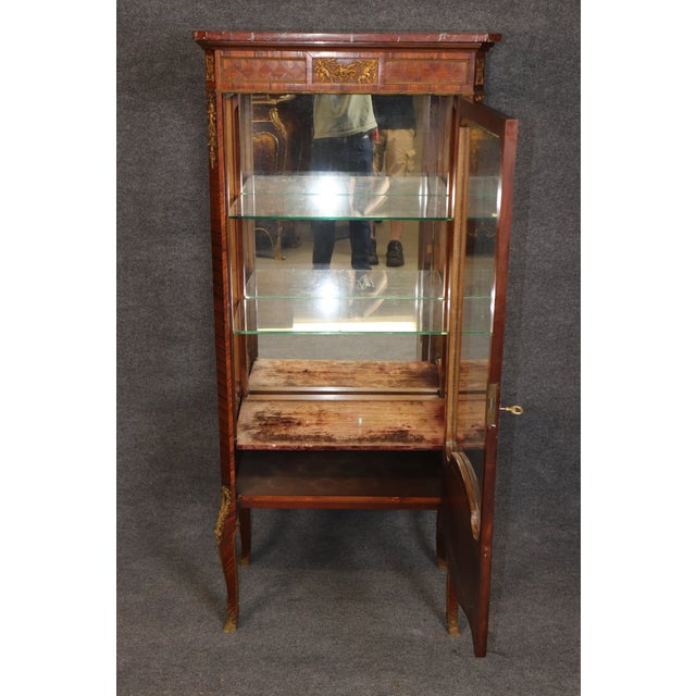 Late 19th Century 19th C French Louis XV Style Bronze Ormolu Mounted and Parquetry Inlaid Vitrine. For Sale - Image 5 of 14