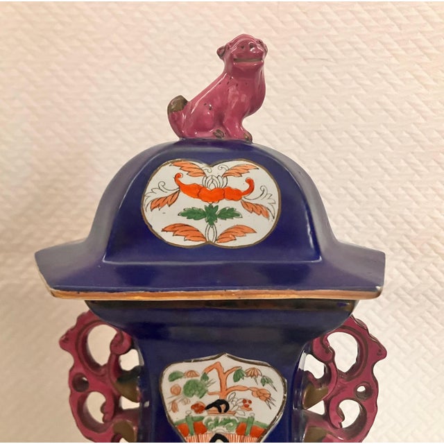 Late 19th Century Chinoiserie Lapis Blue & Magenta Lidded Jars With Foo Dogs, Pair For Sale In New York - Image 6 of 11