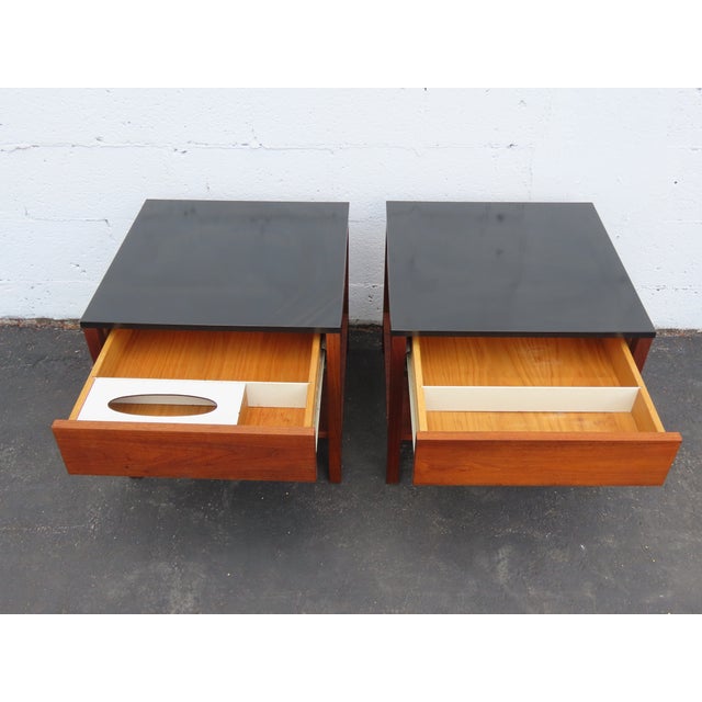 Knoll Two Tones Mid Century Modern Nightstands Bedside Tables a Pair 6597 For Sale - Image 12 of 17