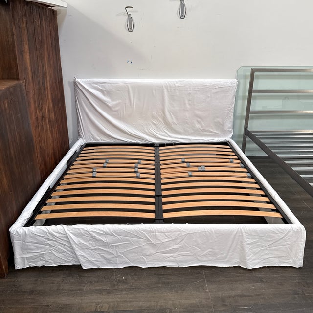 Design Plus Gallery presents the Ghost 80 Bed by Paola Navone for Gervasoni. Upholstered in Lino Bianco fabric, the bed...
