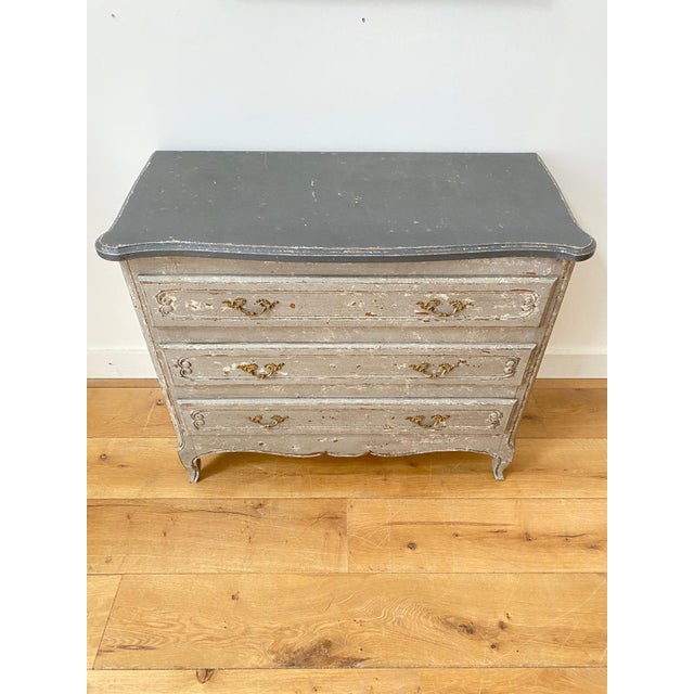 French Chest of Drawers in Grey For Sale - Image 4 of 7