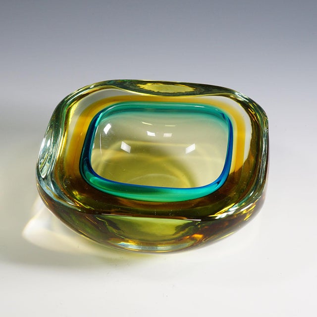 Mid-Century Modern Heavy Seguso Vetri d'Arte (Attr.) Murano Art Glass Bowl 1950s For Sale - Image 3 of 5