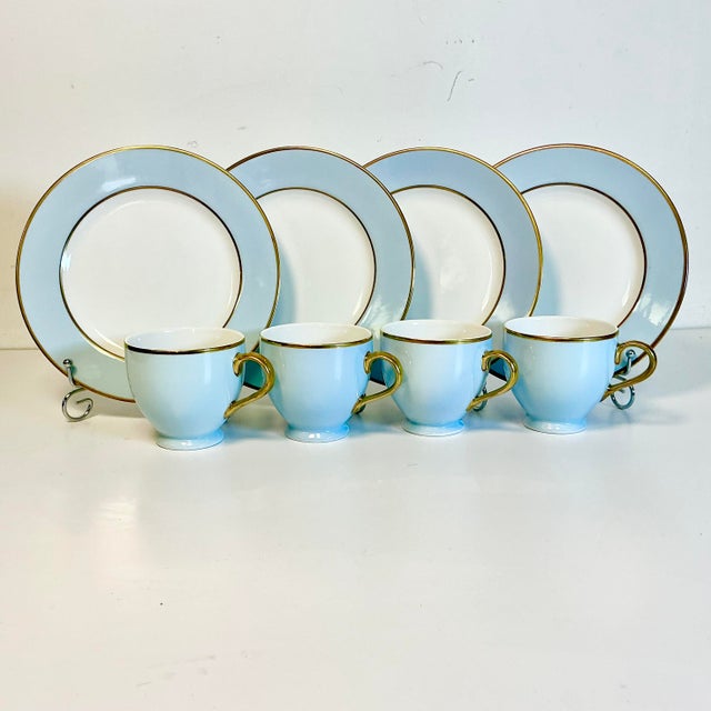Vintage Home is pleased to offer this 8 piece set of Luncheon plates and tea cups from Ralph Lauren. The pattern in...