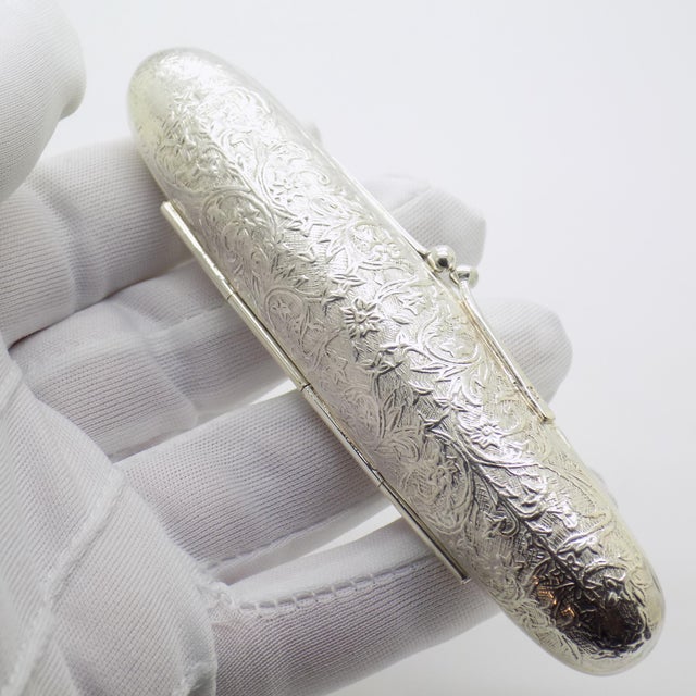 A vintage object with a sober and refined appeal, an elegant cigar case handmade in Italy between the 1970s and 1980s in...