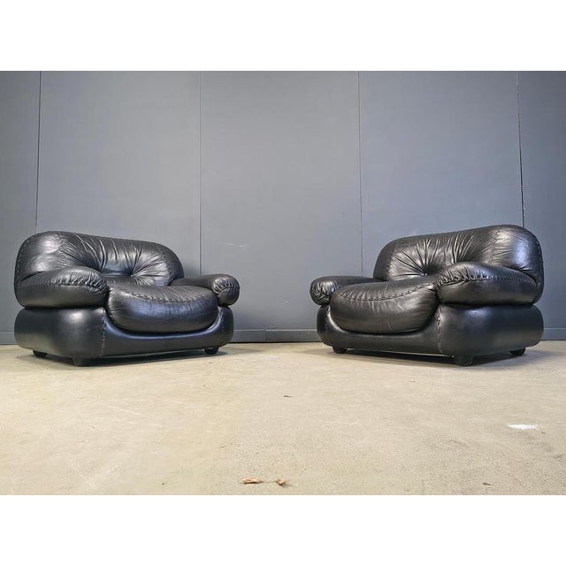 Animal Skin Set of Black Leather Lounge Chairs by Sapporo for Mobil Girgi, 1970s, Set of 2 For Sale - Image 7 of 11