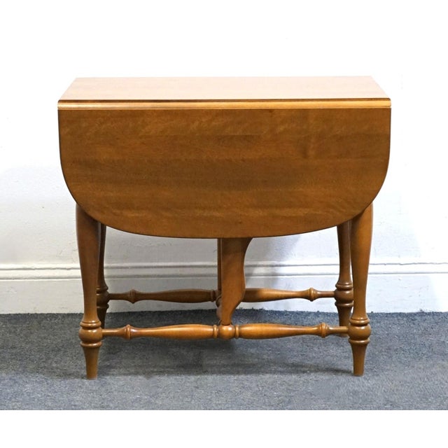 Ethan Allen Heirloom Nutmeg Maple Colonial Early American 35" Drop Leaf Pembroke Accent End Table 10-8544 For Sale - Image 16 of 16