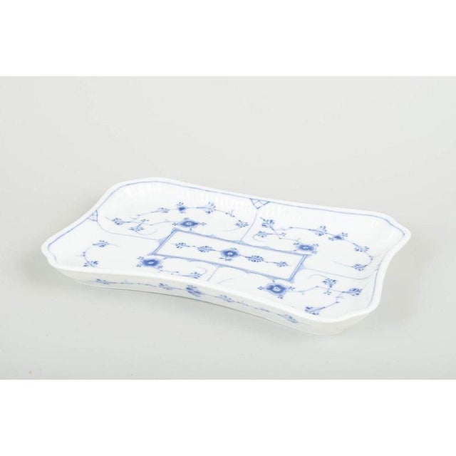 Royal Copenhagen Blue Fluted Plain, model 1/269. Tray, 1920s. Elegant rectangular tray in the Blue Fluted Plain porcelain...