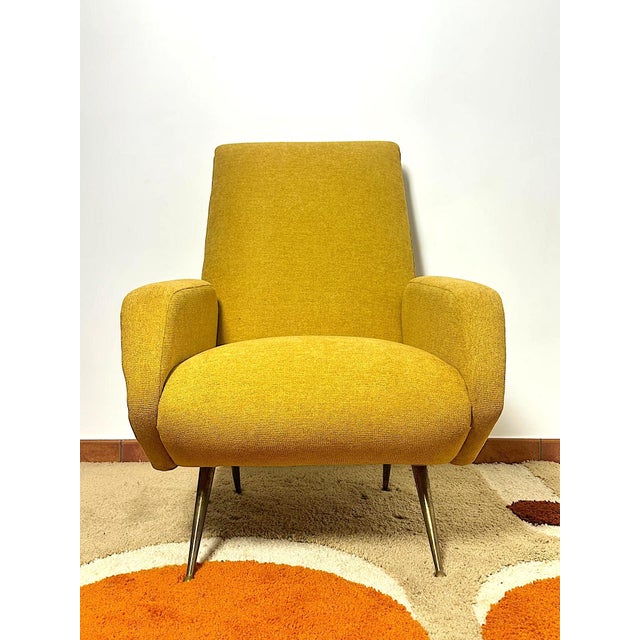 Vintage 1960s armchair made in italy. This vintage armchair from the 1960s embodies the style and elegance of italian...