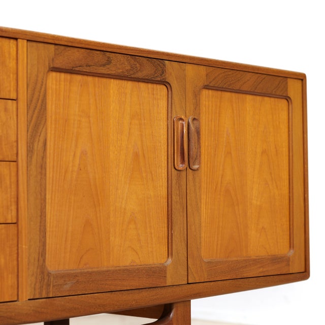1960s Long Teak Mid Century Credenza by Vb Wilkins for G Plan, Attributed For Sale - Image 9 of 10