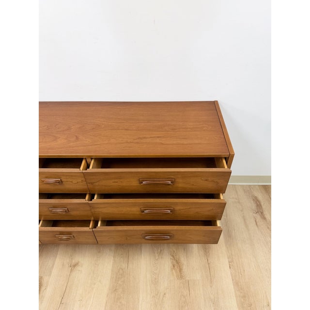 Vintage United MCM Nine Drawer Lowboy Dresser Collectible Mid Century Walnut For Sale - Image 10 of 14