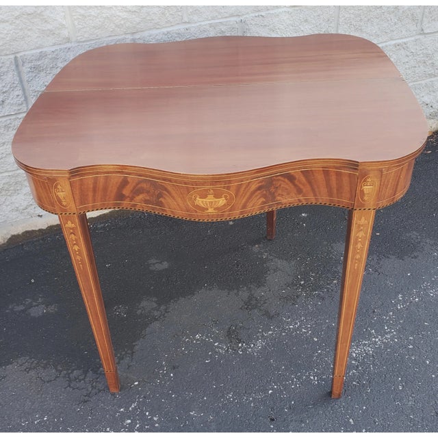 Wood 1920s Federal Style Satinwood Inlaid Flame Mahogany Serpentine Card Table For Sale - Image 7 of 10