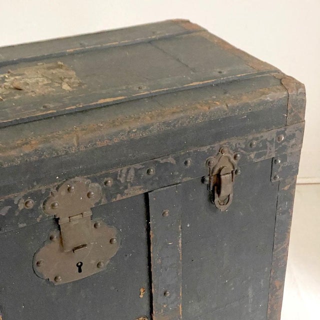 Vintage Travel Trunk, 1890s, in Worn conditions. Designed 1890 to 1919
