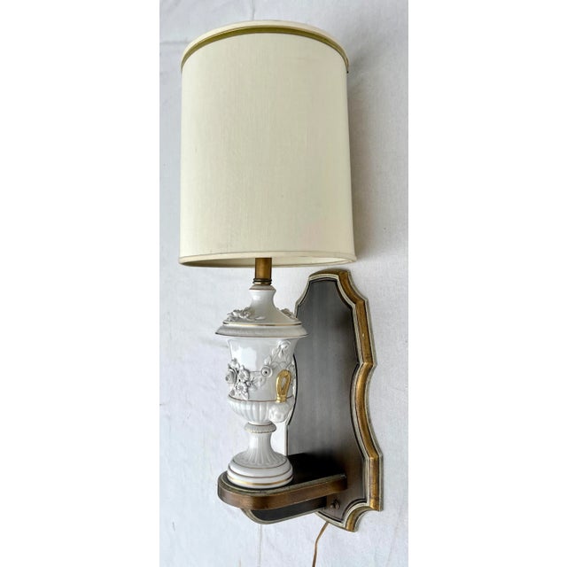 1950s Hollywood Regency Wall Mount Porcelain Urn Lamp Sconce For Sale - Image 4 of 13