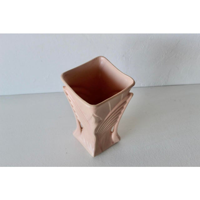 1940s Art Deco McCoy Pink Glazed Ceramic Wing Vase Vintage For Sale - Image 12 of 15