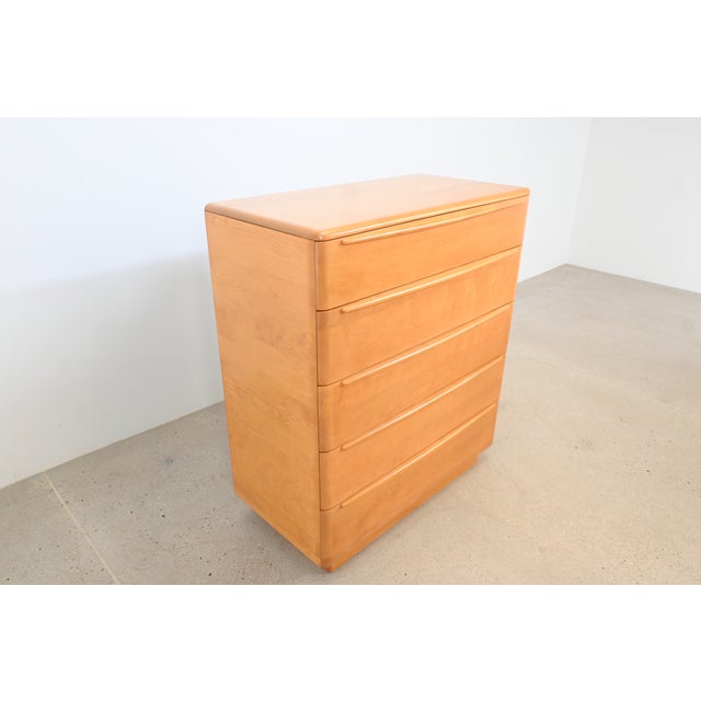 Mid-Century Modern Heywood-Wakefield Mid-Century Modern Sculpted Birch 5-Drawer Highboy Dresser | Newly Refinished For Sale - Image 3 of 15
