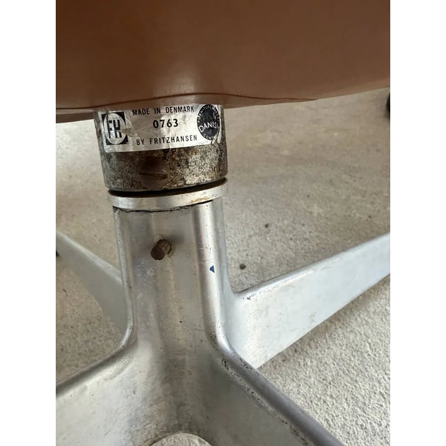 Fritz Hansen Egg Chair 07-'63 Cognac Camel Vintage Leather For Sale - Image 12 of 17