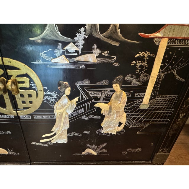 Chinoiserie Vintage Chinoiserie and Mother of Pearl Inlaid Chest For Sale - Image 3 of 8