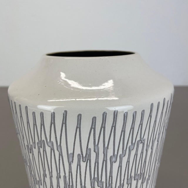 Vintage White Zig Zag Fat Lava Ceramic Vase from Ilkra Ceramics, 1970s For Sale - Image 11 of 18