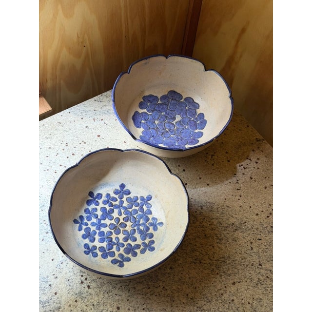 Ceramic Hand-Thrown Ceramic Bowls with Scalloped Rim and Hydrangea Motif, 1980s, Set of 2 For Sale - Image 7 of 16