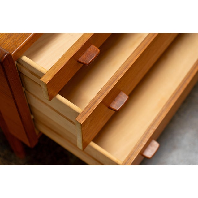 Ry 20 Highboard in Teak by Hans J. Wegner for Ry Møbler, Denmark, 1960s For Sale - Image 16 of 18