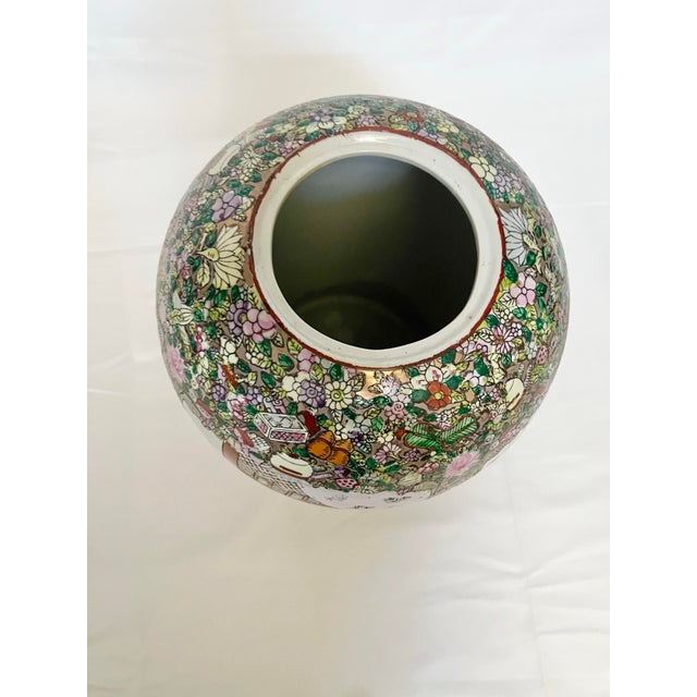 Cream Vintage Chinoiserie Ginger Jar – Hand-Painted With Figures & Florals For Sale - Image 8 of 10
