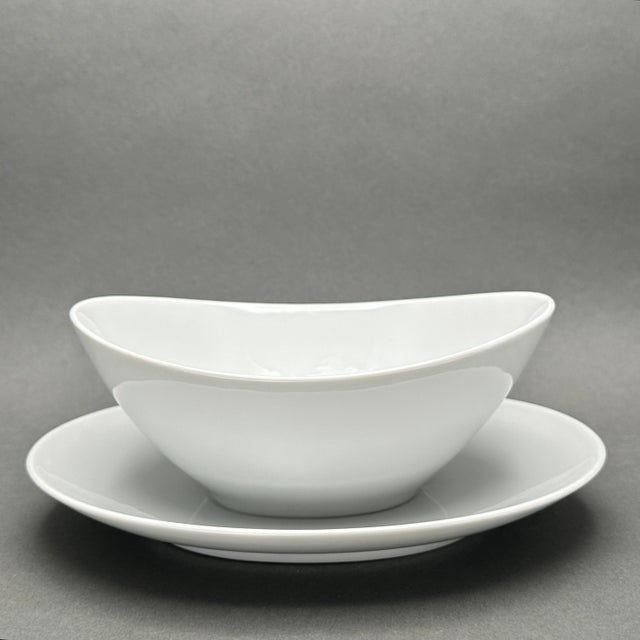 Mikasa Vintage White MCM Mikasa "Sophisticate" L1990 Gravy Boat With Attached Underplate For Sale - Image 4 of 7