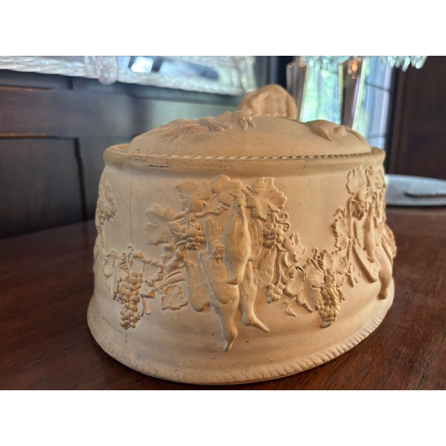 Josiah Wedgwood Mid 20th Century Signed Wedgewood Cane Ware Game Pie Tureen or Serving Dish With Cover and Insert For Sale - Image 4 of 16