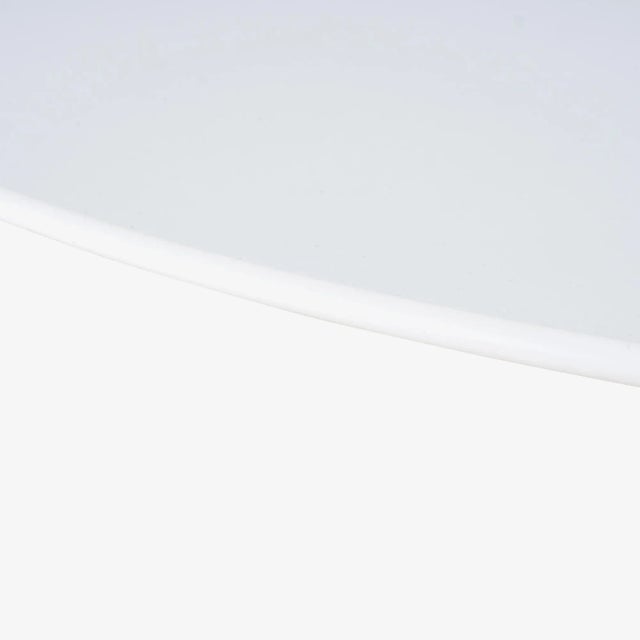 Saarinen 60" Round Tulip Pedestal Dining Table in White Laminate by Knoll For Sale In New York - Image 6 of 7