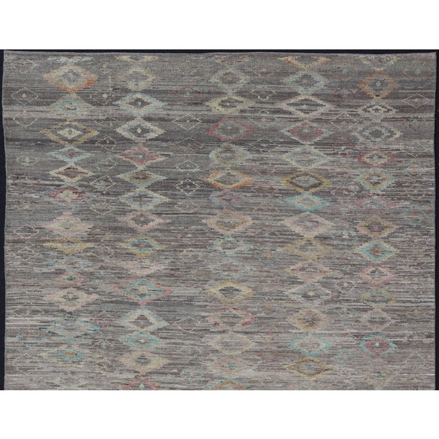 Casual Modern Design Rug in Light Grey and Pops of Colors for Modern Interiors Casual modern design rug with faded pop of...