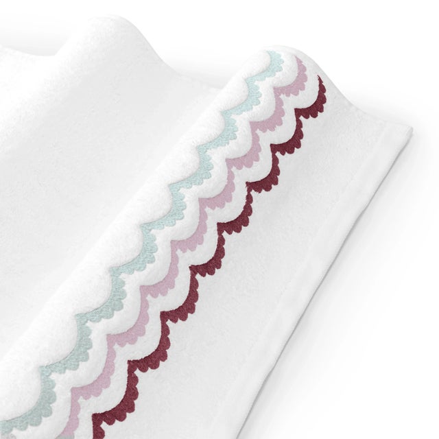 Contemporary Celerie Kemble + Hamburg House Whimsical Wine Scallop Bath Towel - Set of 2 For Sale - Image 3 of 4