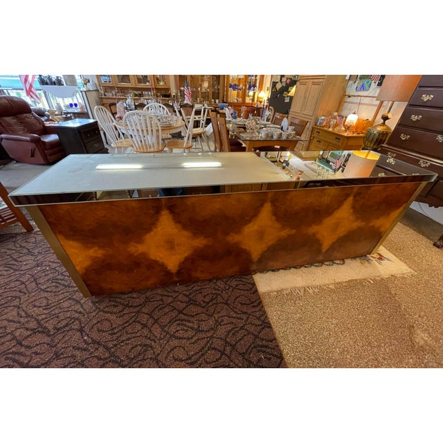 1980s Long Mirrored Top Burled Mahogany Bar For Sale - Image 4 of 12