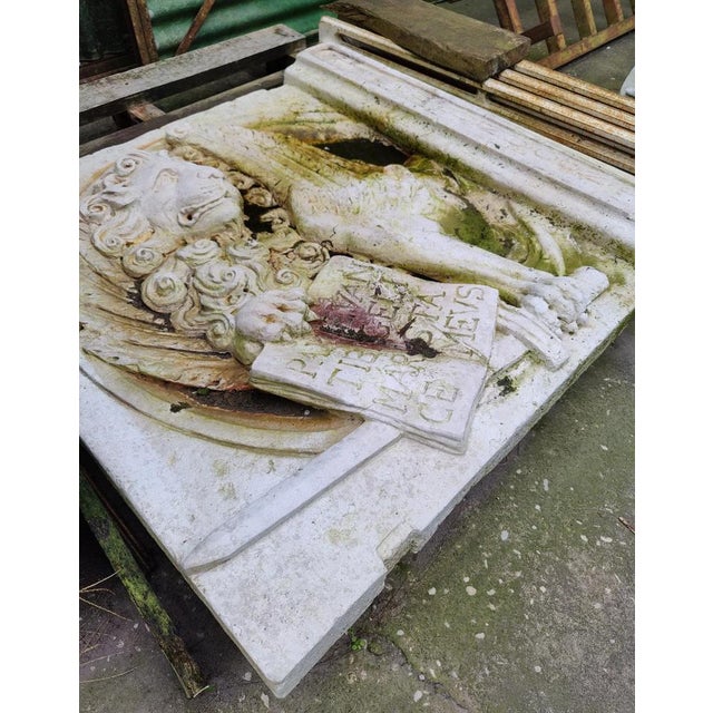 Lion of Saint Mark with Motto in Botticino Marble, Serenissima, 19th Century For Sale - Image 6 of 10