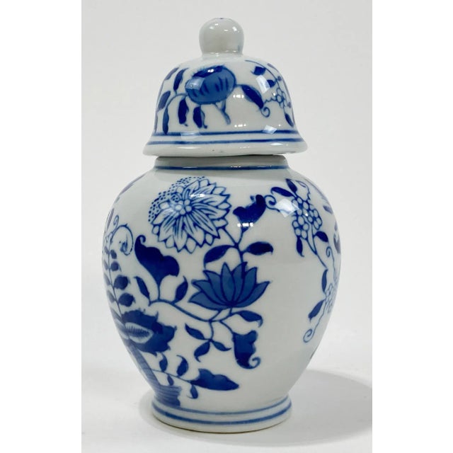 Vintage Lidded Blue and Ivory Floral Temple Jar For Sale In Kansas City - Image 6 of 8
