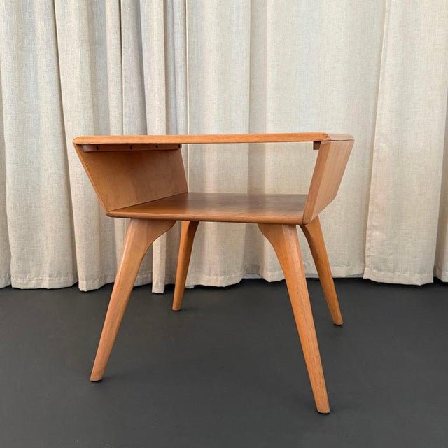 Mid-Century Modern 1950s Heywood-Wakefield Aristocraft Champagne Maple Lamp Table For Sale - Image 3 of 11