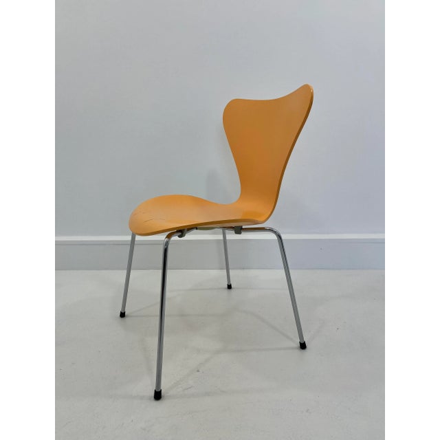 Arne Jacobsen Model 3107 Chair by Arne Jacobsen, 1980s For Sale - Image 4 of 10
