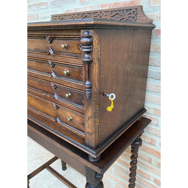 French Cutlery Cabinet In Oak With Four Drawers, 1920s For Sale In Miami - Image 6 of 18