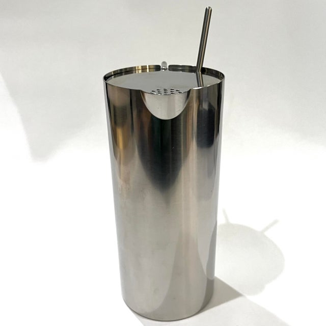 Stelton Late 20th Century Stelton Cylinda Martini Mixer With Stirrer Spoon by Arne Jacobsen For Sale - Image 4 of 12