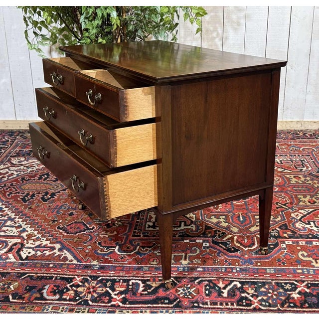 20th Century English Chest of Drawers in Mahogany and Oak For Sale - Image 14 of 18