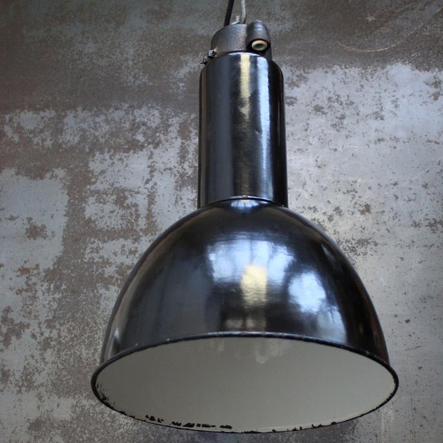 1920s Vintage Industrial Black Enamel Pendant Lights, 1920s For Sale - Image 5 of 6